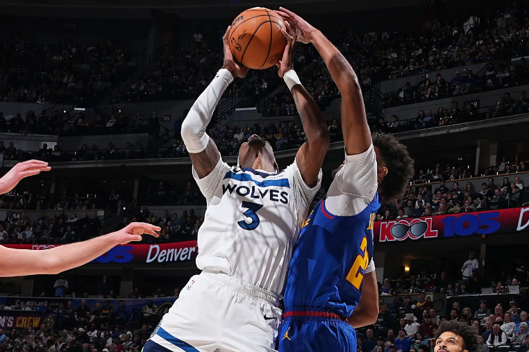 Yabo-中距离稳定性远超预期，森林狼锋线大闸本赛季的进步有目共睹？