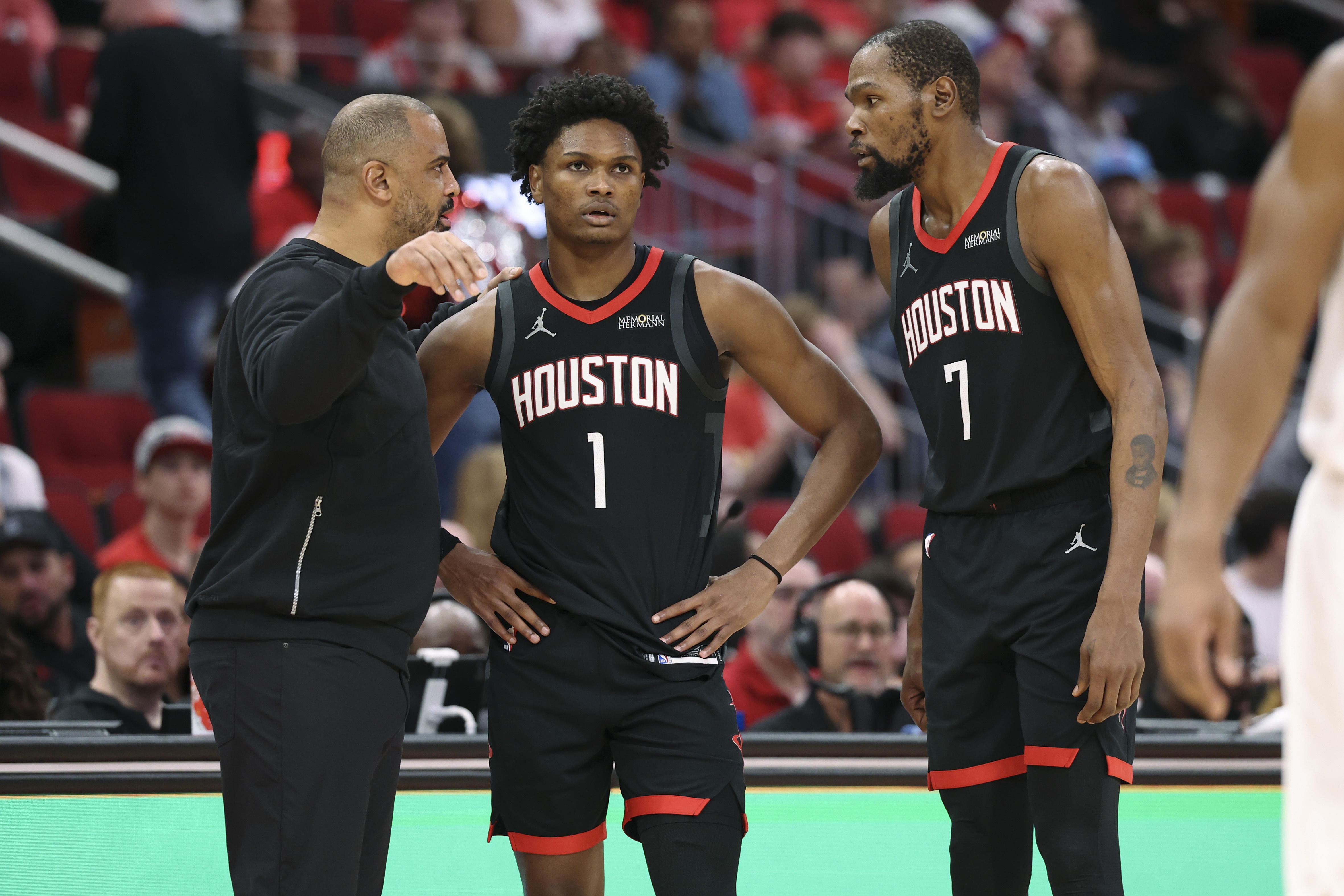 亚博-皮尔斯：火箭常规赛打弱队能蒙混过关 现在没控卫的软肋彻底暴露